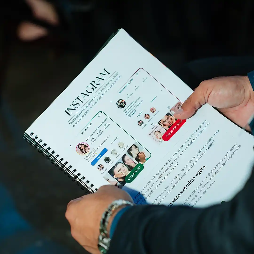 Mentor analisando o caso de uma participante